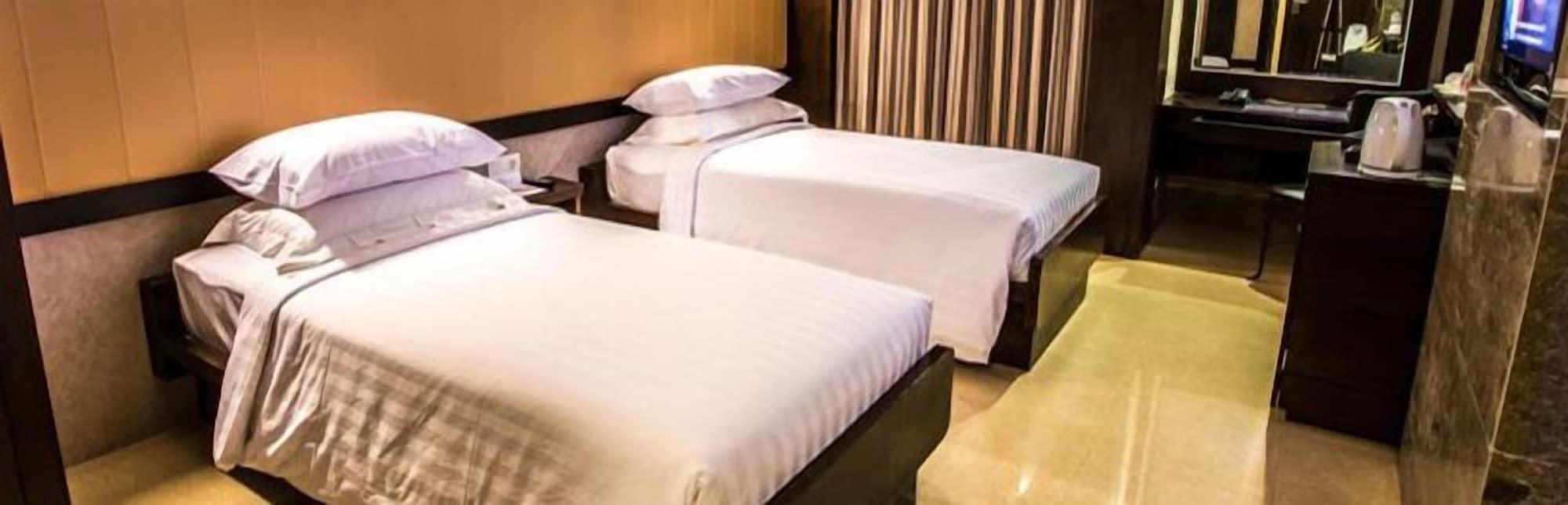 Crown Victoria Hotel Tulungagung Luaran gambar