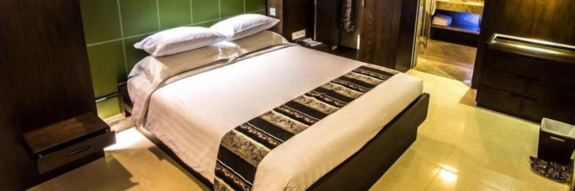 Crown Victoria Hotel Tulungagung Luaran gambar