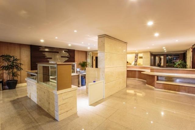 Crown Victoria Hotel Tulungagung Luaran gambar