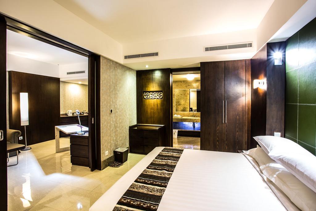 Crown Victoria Hotel Tulungagung Luaran gambar