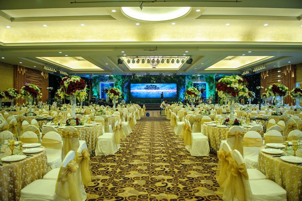 Crown Victoria Hotel Tulungagung Luaran gambar