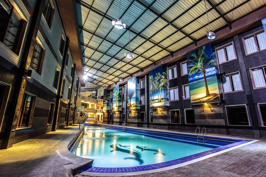 Crown Victoria Hotel Tulungagung Luaran gambar