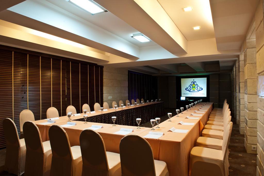 Crown Victoria Hotel Tulungagung Luaran gambar