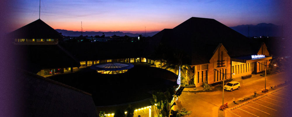 Crown Victoria Hotel Tulungagung Luaran gambar