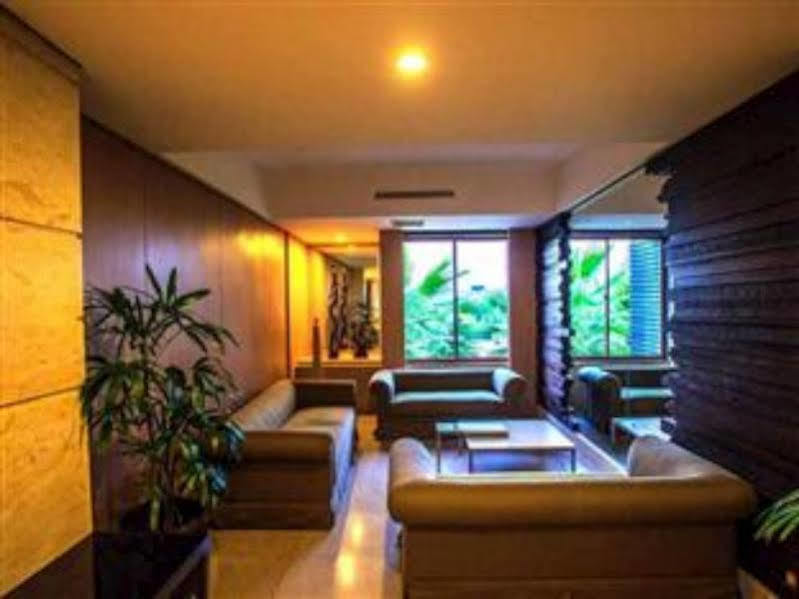 Crown Victoria Hotel Tulungagung Luaran gambar